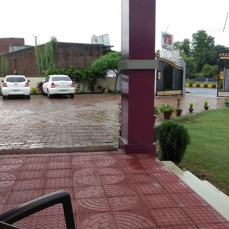 Hotel The Ideal Kushinagar エクステリア 写真
