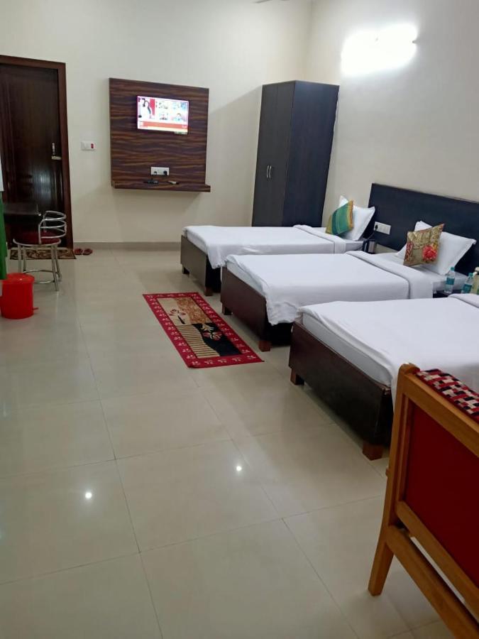 Hotel The Ideal Kushinagar エクステリア 写真