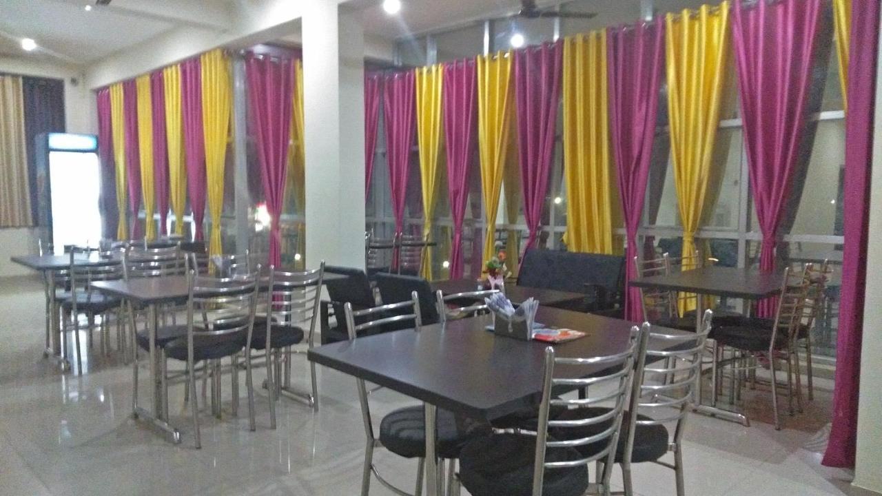 Hotel The Ideal Kushinagar エクステリア 写真