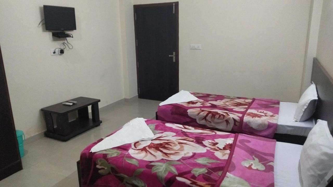 Hotel The Ideal Kushinagar エクステリア 写真