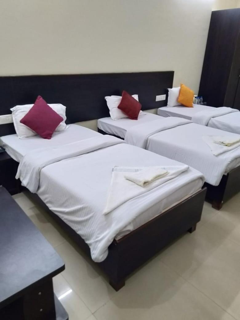 Hotel The Ideal Kushinagar エクステリア 写真