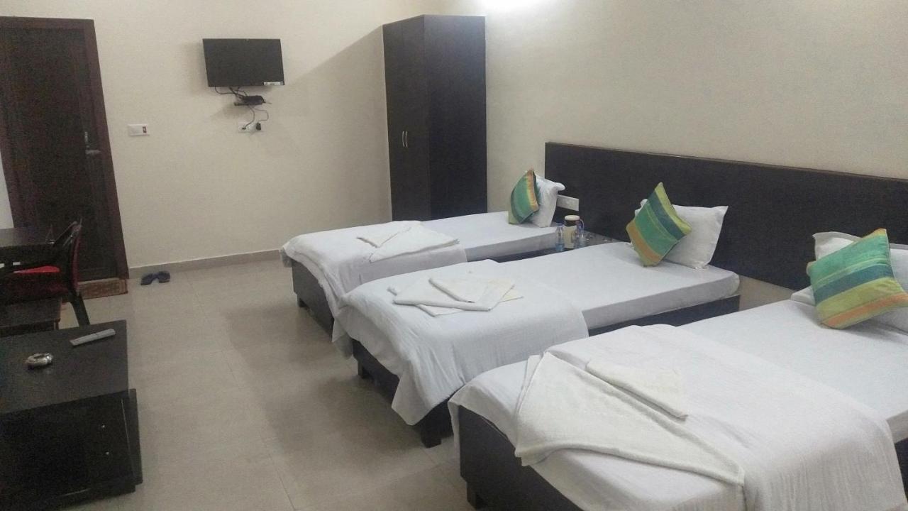 Hotel The Ideal Kushinagar エクステリア 写真