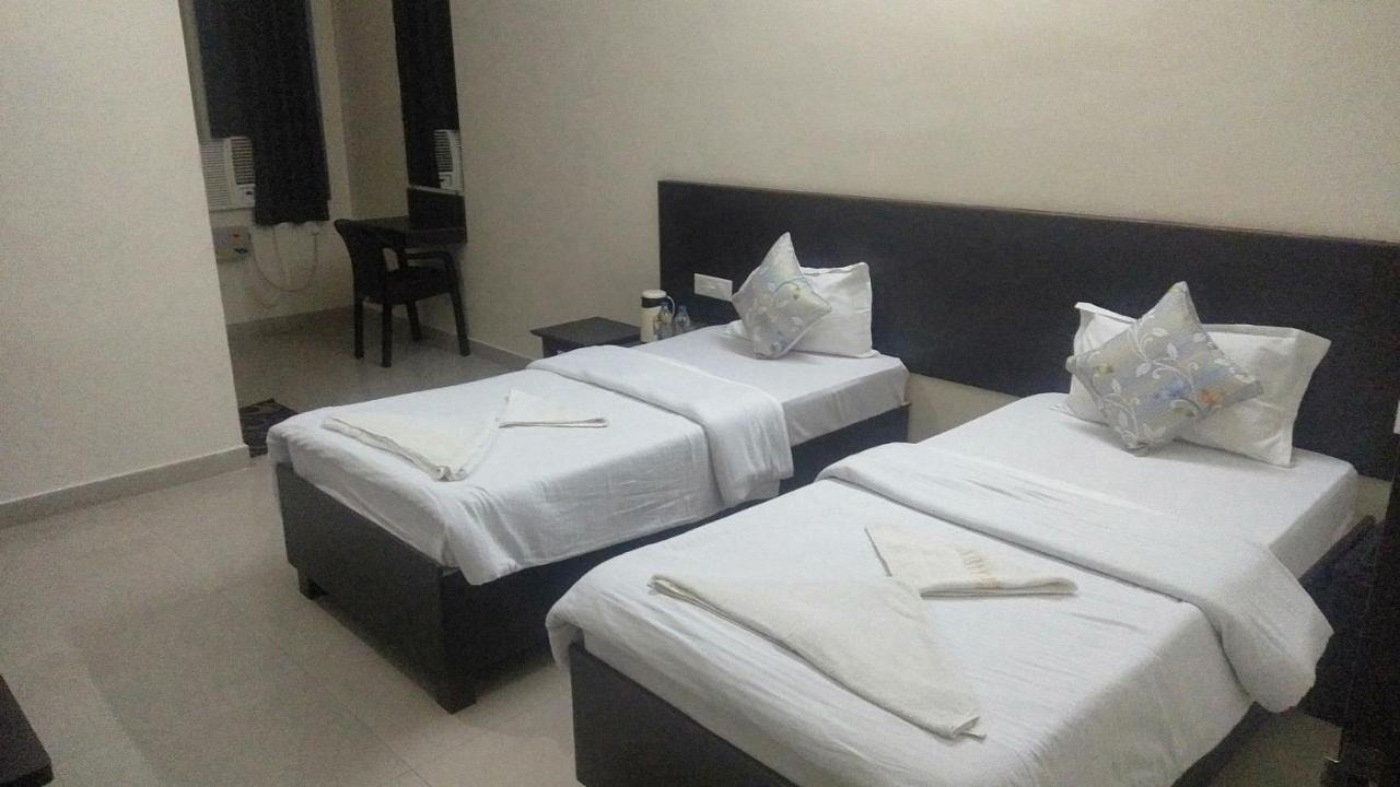 Hotel The Ideal Kushinagar エクステリア 写真