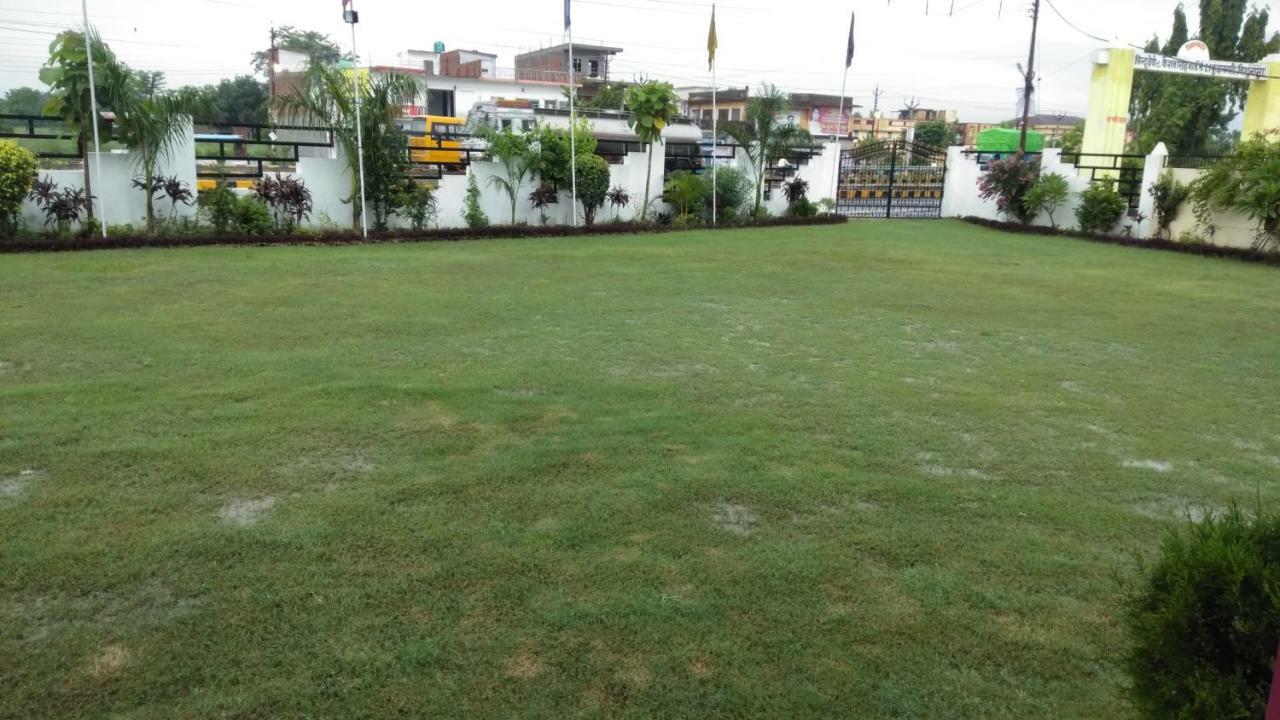 Hotel The Ideal Kushinagar エクステリア 写真