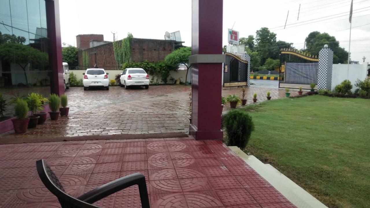 Hotel The Ideal Kushinagar エクステリア 写真