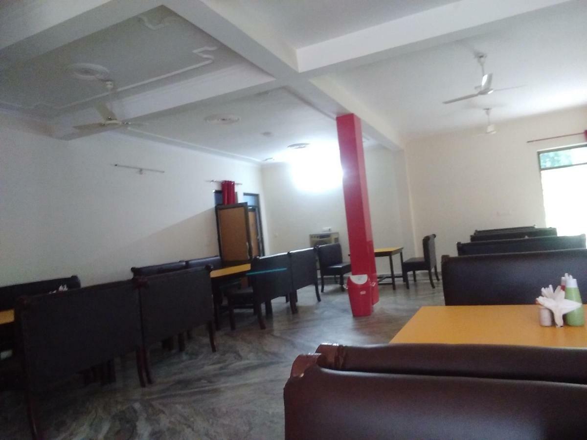 Hotel The Ideal Kushinagar エクステリア 写真