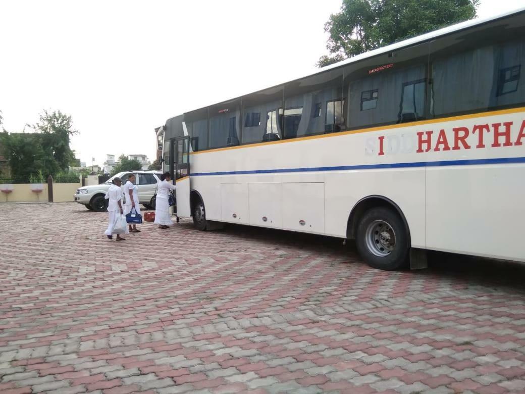 Hotel The Ideal Kushinagar エクステリア 写真