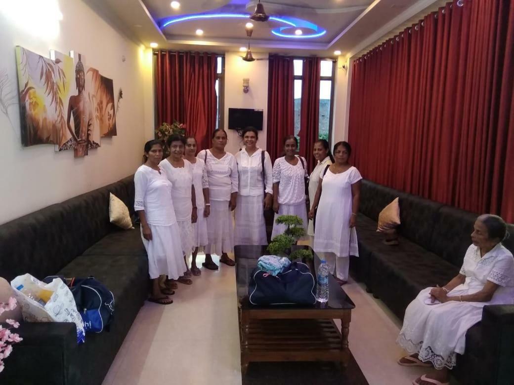 Hotel The Ideal Kushinagar エクステリア 写真
