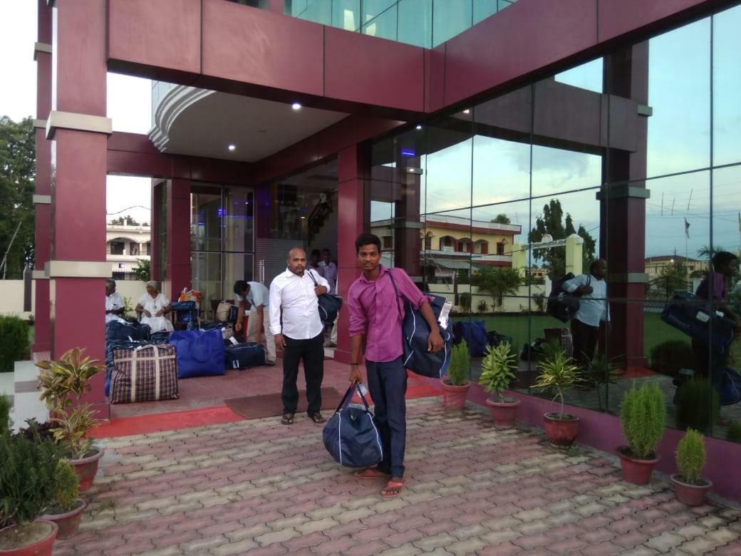 Hotel The Ideal Kushinagar エクステリア 写真