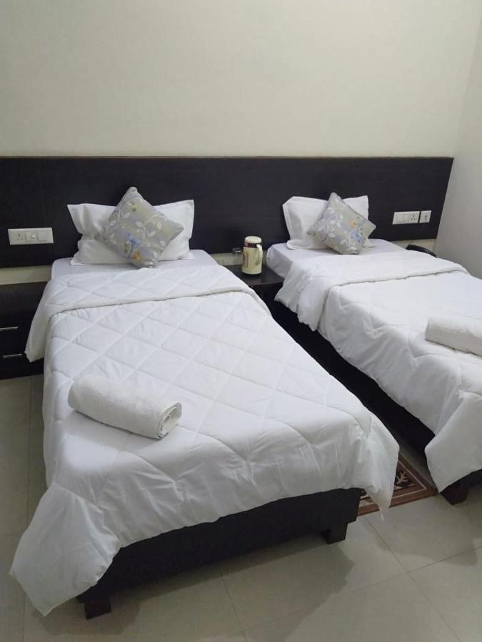 Hotel The Ideal Kushinagar エクステリア 写真