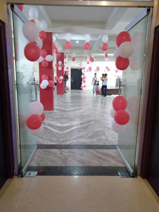 Hotel The Ideal Kushinagar エクステリア 写真