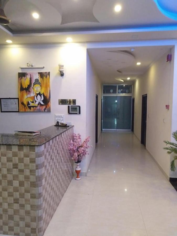 Hotel The Ideal Kushinagar エクステリア 写真