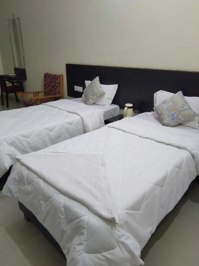 Hotel The Ideal Kushinagar エクステリア 写真