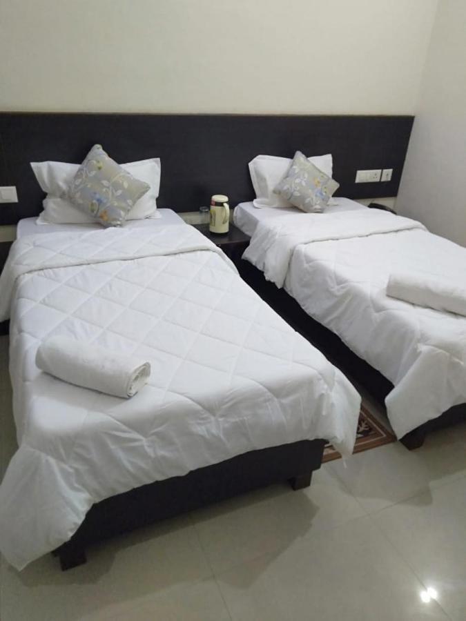 Hotel The Ideal Kushinagar エクステリア 写真